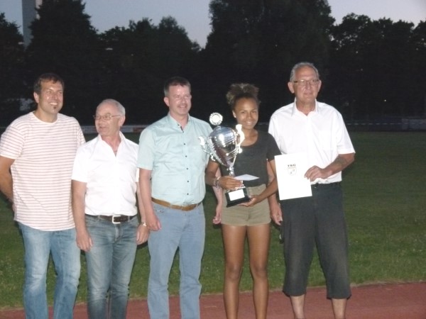 Sportlerehrung der Schülerin Laura Müller im Stadion der TSG Öhringen.
