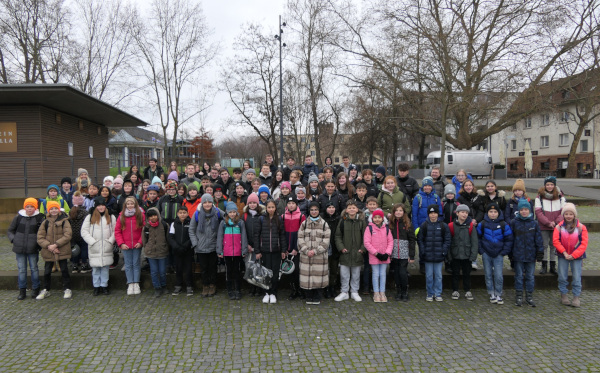 Gruppenfoto der 5er und ihrer 10er Paten in Heilbronn
